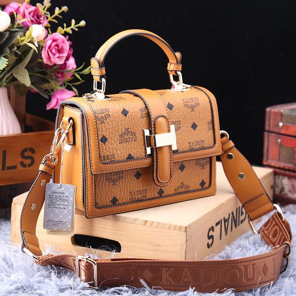 genuine leather handbags new fashion handbags casual wide shoulder strap single shoulder messenger small square bag
genuine leather handbags new fashion handbags casual wide shoulder strap single shoulder messenger small square bag