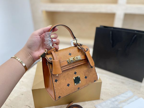 designer fanny pack chain bag envelop wrist card holder ornaments cute polka dot leather zipper trendy high-quality pochette handbags makeup
designer fanny pack chain bag envelop wrist card holder ornaments cute polka dot leather zipper trendy high-quality pochette handbags makeup