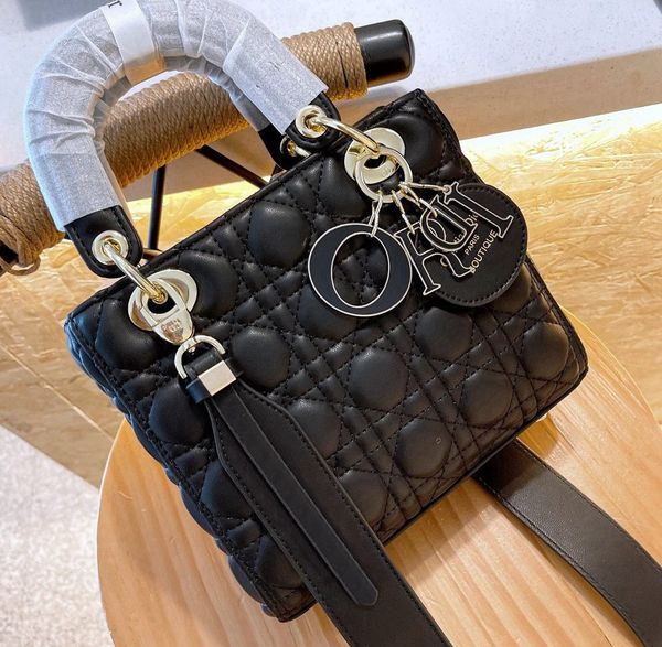 2021 star style purse bag purses fashion tote women's crossbody shoulder backpack women handbag -d1348, Red;black
2021 star style purse bag purses fashion tote women's crossbody shoulder backpack women handbag -d1348, Red;black