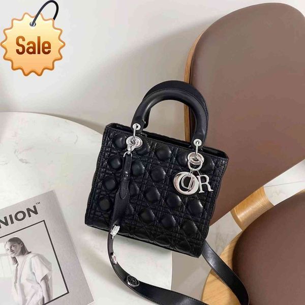sheepskin pattern 5-grid princess of burden bag 2021 new ins fashion women's bag lingge single shoulder messenger portable tote bag
sheepskin pattern 5-grid princess of burden bag 2021 new ins fashion women's bag lingge single shoulder messenger portable tote bag