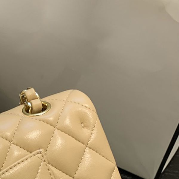 ladies beige lambskin classic double bag medium size 25cm diamond quilted chains genuine leather crossbody shoulder flap bags bolsa de hombr 
ladies beige lambskin classic double bag medium size 25cm diamond quilted chains genuine leather crossbody shoulder flap bags bolsa de hombr