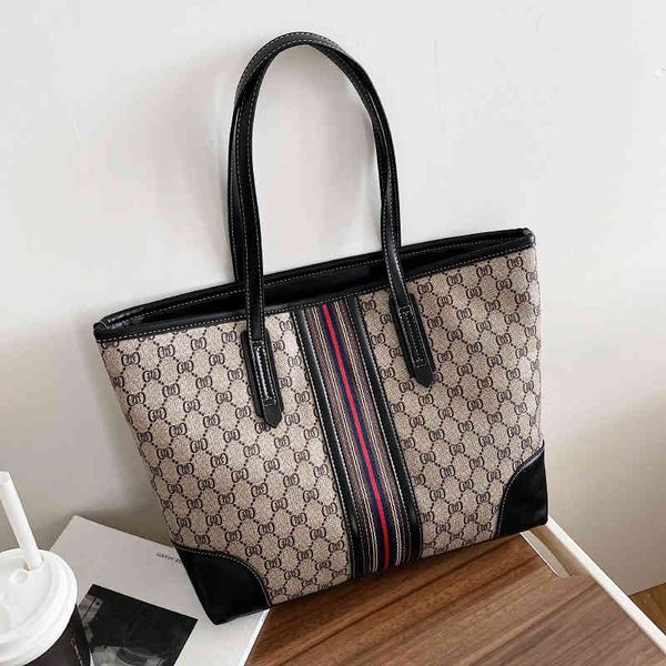 2022 factory wholesale fashionable canvas stitched texture backpack new trend one shoulder handbag foreign style women's tote bag
2022 factory wholesale fashionable canvas stitched texture backpack new trend one shoulder handbag foreign style women's tote bag