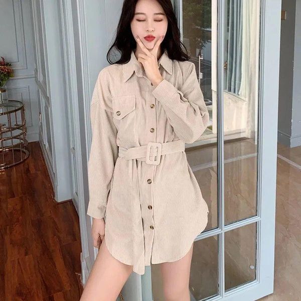 women's jackets women corduroy coat 2021 winter autumn long jacket plus size middle length waist belt windbreaker elegant female outfit, Black;brown
women's jackets women corduroy coat 2021 winter autumn long jacket plus size middle length waist belt windbreaker elegant female outfit, Black;brown
