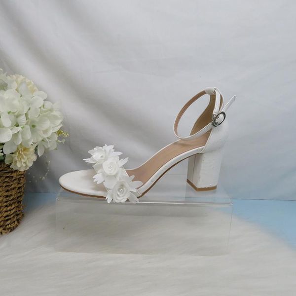 sandals 2021the baoyafang fashionable and sweet white lace flower with one button bridesmaid dress shoes, Black
sandals 2021the baoyafang fashionable and sweet white lace flower with one button bridesmaid dress shoes, Black