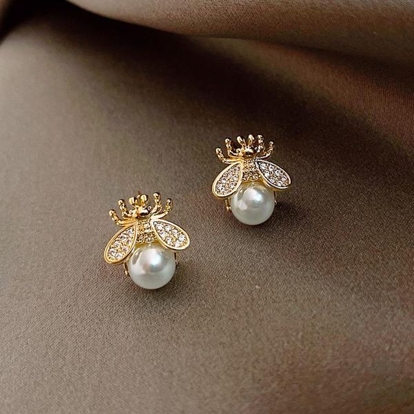 korean little bee earrings for women luxury creativity pearl inlaid zircon elegant ladies party earring jewelry gifts stud, Golden;silver
korean little bee earrings for women luxury creativity pearl inlaid zircon elegant ladies party earring jewelry gifts stud, Golden;silver