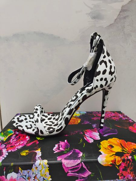 designer sandals women 2022 spring and summer new style black high heel shoes business fairy-style sandals trend
designer sandals women 2022 spring and summer new style black high heel shoes business fairy-style sandals trend