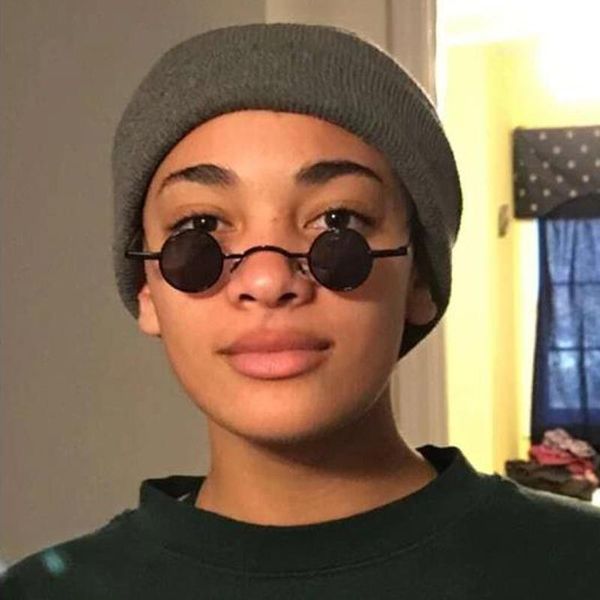 sunglasses 2021 anti-ultraviolet fashion small face eyeglasses retro metal frame prince mirror hip-hop trend party oculos gafas, White;black
sunglasses 2021 anti-ultraviolet fashion small face eyeglasses retro metal frame prince mirror hip-hop trend party oculos gafas, White;black