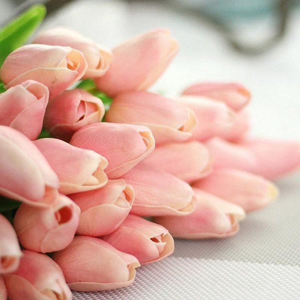 1pc artificial flowers real touch pu tulips fake flower bouquet for wedding party decor supplies home garden ornaments decorative & wreaths
1pc artificial flowers real touch pu tulips fake flower bouquet for wedding party decor supplies home garden ornaments decorative & wreaths