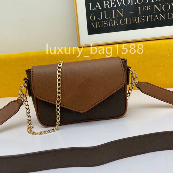 fashion luxury designer women's clamshell diagonal handbag grade calfskin initials logo accessories
fashion luxury designer women's clamshell diagonal handbag grade calfskin initials logo accessories