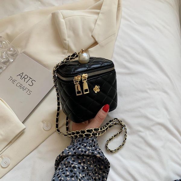 evening bags lingge chain shoulder women's bag 2021 niche design trendy fashion mini small square messenger
evening bags lingge chain shoulder women's bag 2021 niche design trendy fashion mini small square messenger