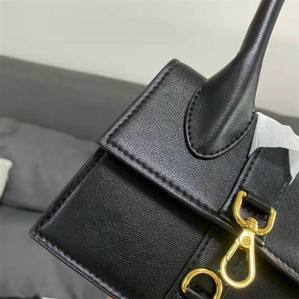 women la montagne moyen small leather bag metal lock lipstick handbags women mini letter printing handbag famous designer shoulder bags lady
women la montagne moyen small leather bag metal lock lipstick handbags women mini letter printing handbag famous designer shoulder bags lady