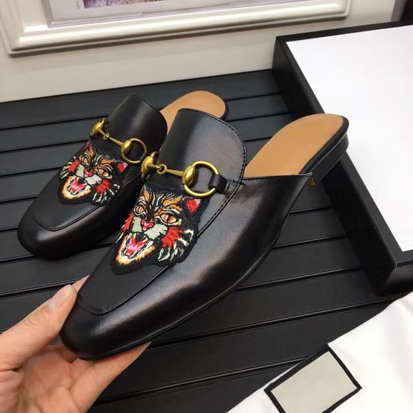 2021 luxurys women loafers autumn winter warm wool slippers classic metal buckle embroidery stylist shoes men leather half, Black
2021 luxurys women loafers autumn winter warm wool slippers classic metal buckle embroidery stylist shoes men leather half, Black