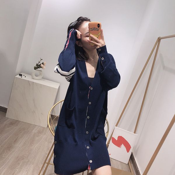 men's and women's autumn winter 2021 korean version new wool sweater, white stripe color matching cardigan at cuffs, fashion wear, White;black
men's and women's autumn winter 2021 korean version new wool sweater, white stripe color matching cardigan at cuffs, fashion wear, White;black