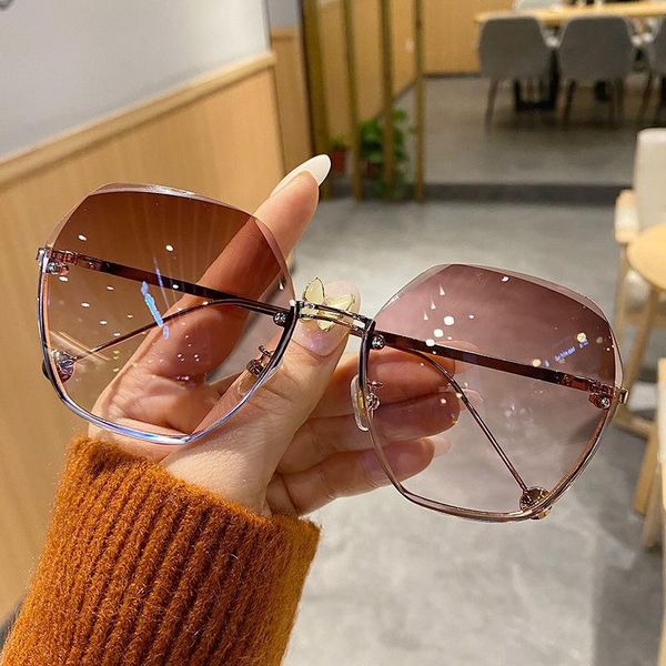 irregular sunglasses women 2021 designer rimless sun glasses vintage trimming gradient eyeglasses ladies, White;black
irregular sunglasses women 2021 designer rimless sun glasses vintage trimming gradient eyeglasses ladies, White;black