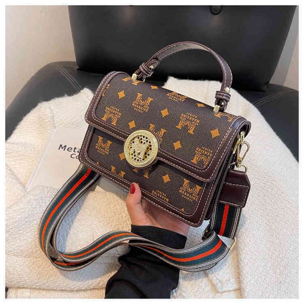 2022 latest handbag factory store lucky little square bag high-grade printed women's wide shoulder strap single shoulder, Black;red
2022 latest handbag factory store lucky little square bag high-grade printed women's wide shoulder strap single shoulder, Black;red