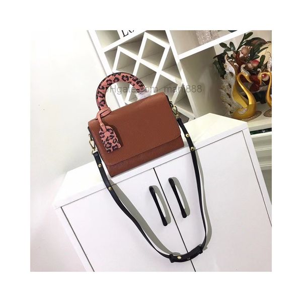 2022 bag luxurys designers womens handbags purses water ripple messenger bag ladies casual genuine leather leopard print lining shoulder
2022 bag luxurys designers womens handbags purses water ripple messenger bag ladies casual genuine leather leopard print lining shoulder