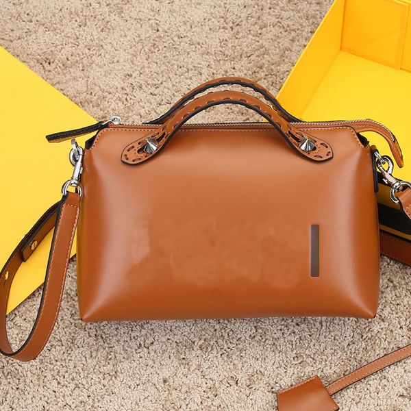 single shoulder bag messenger bags new boston women handbag autumn and winter made of italian calf leather simple style stamping letter patt
single shoulder bag messenger bags new boston women handbag autumn and winter made of italian calf leather simple style stamping letter patt
