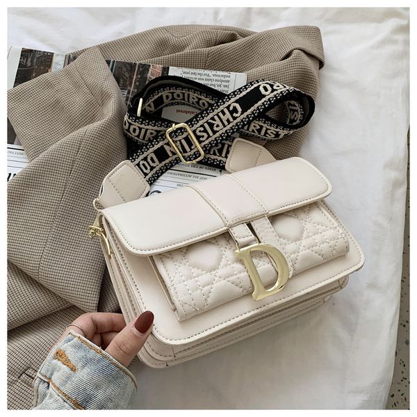 luxury handbags women's 2021 new net red small square bag fashion pendant shaped cover wide belt single shoulder diagonal bag
luxury handbags women's 2021 new net red small square bag fashion pendant shaped cover wide belt single shoulder diagonal bag