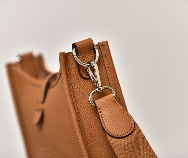 design purse cowhide bag messenger women's new summer single shoulder high grade y031968~
design purse cowhide bag messenger women's new summer single shoulder high grade y031968~
