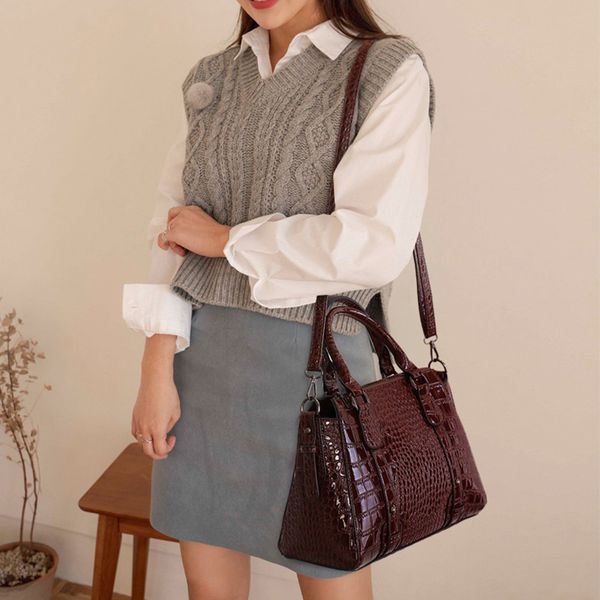 elegant big shoulder bag luxury handbags designer large capacity women tote female crocodile pattern hand bags lj210203
elegant big shoulder bag luxury handbags designer large capacity women tote female crocodile pattern hand bags lj210203
