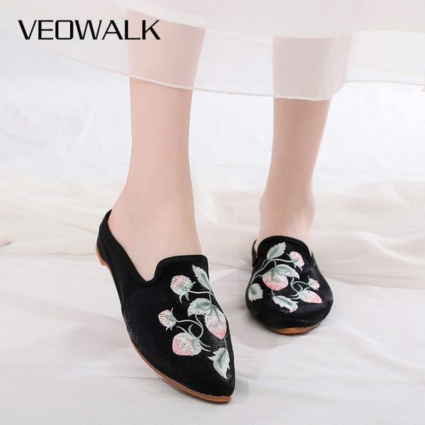 veowalk women velvet cotton fabric flat mules comfortable pointed toe slippers chinese flowers embroidered shoes for ladies, Black
veowalk women velvet cotton fabric flat mules comfortable pointed toe slippers chinese flowers embroidered shoes for ladies, Black