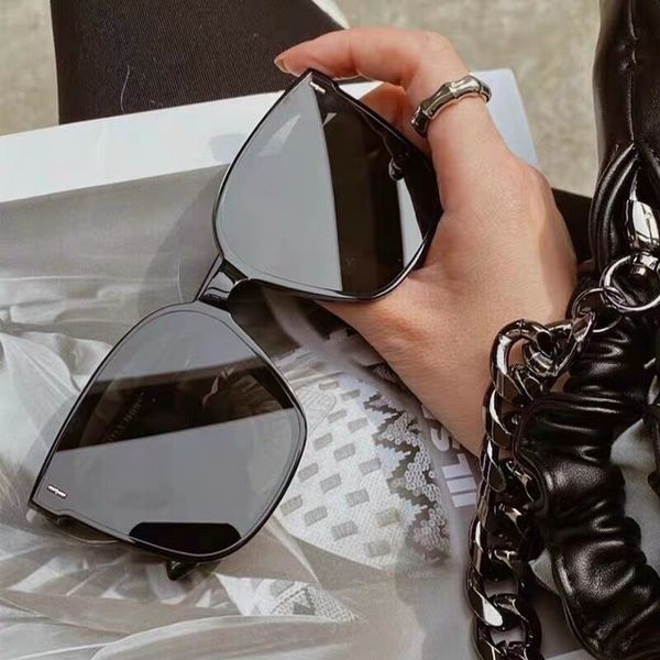 2021 polarized driving retro big frame sunglasses men women with face repair and thin glasses, White;black
2021 polarized driving retro big frame sunglasses men women with face repair and thin glasses, White;black