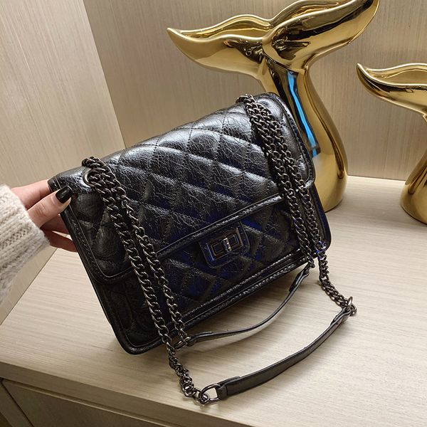 2021 trendy korean fashion single shoulder messenger bag women's portable lingge chain classic bag
2021 trendy korean fashion single shoulder messenger bag women's portable lingge chain classic bag