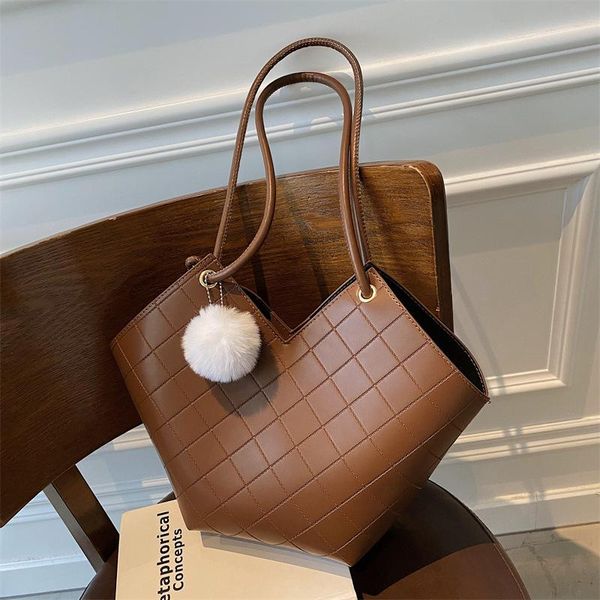evening bags 2021autumn ladies fashion retro lattice casual large tote women's luxury designer leather button shoulder crossbody bag
evening bags 2021autumn ladies fashion retro lattice casual large tote women's luxury designer leather button shoulder crossbody bag