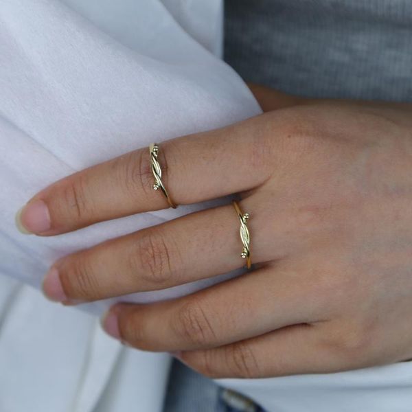 wedding rings arrived 2021 minimalist thin gold color band ring twist women mini jewelry for lady simple finger, Slivery;golden
wedding rings arrived 2021 minimalist thin gold color band ring twist women mini jewelry for lady simple finger, Slivery;golden