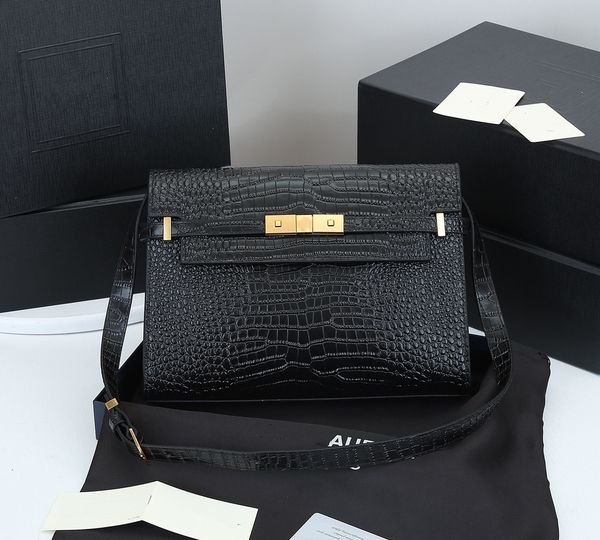 selling crossbody designer women bag fashion water ripple black chain female shoulder bags size:29*20*7.5cm no.2021
selling crossbody designer women bag fashion water ripple black chain female shoulder bags size:29*20*7.5cm no.2021