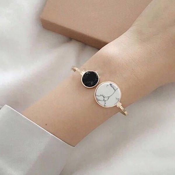 charm bracelets 2021 trendy simple classic black white cracked marble pattern round open adjustable bracelet & bangles for women jewelry, Golden;silver
charm bracelets 2021 trendy simple classic black white cracked marble pattern round open adjustable bracelet & bangles for women jewelry, Golden;silver