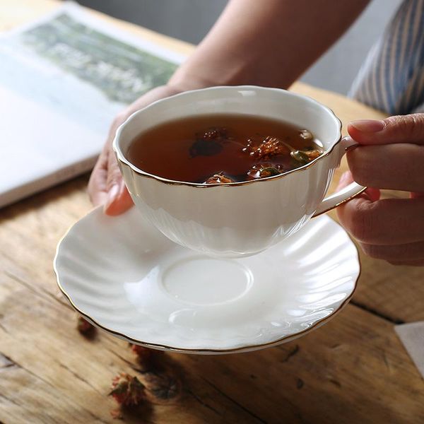 luxury gold rim ceramic coffee mug saucer set milk tea cup petal with handle british teacup drinkware creative gifts mugs
luxury gold rim ceramic coffee mug saucer set milk tea cup petal with handle british teacup drinkware creative gifts mugs