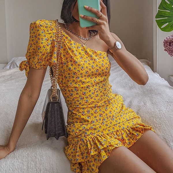 floral printed retro dress vintage ruffles short sleeve boheme chic one shoulder mini ruched empire summer dress 2021by air, Black;white
floral printed retro dress vintage ruffles short sleeve boheme chic one shoulder mini ruched empire summer dress 2021by air, Black;white
