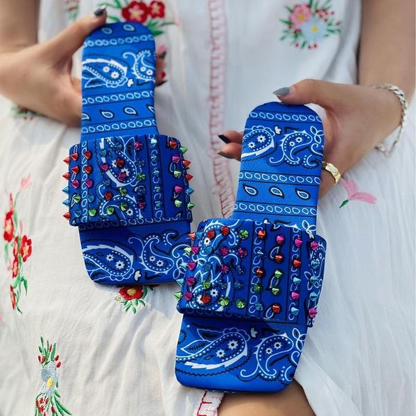 summer women's totem print color pointed rivet flat beach sandals versatile home durable leisure non-slip slippers, Black 
summer women's totem print color pointed rivet flat beach sandals versatile home durable leisure non-slip slippers, Black