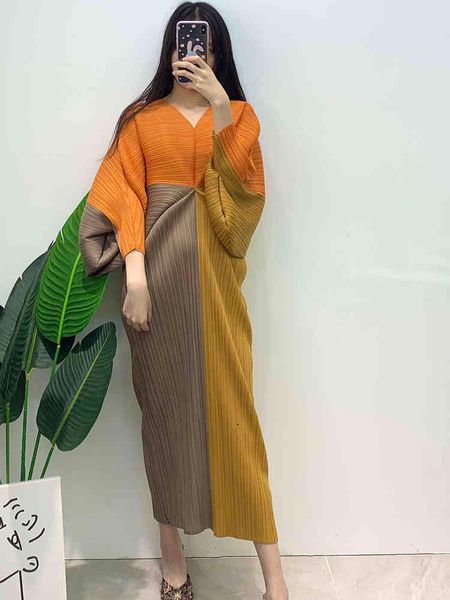 casual dresses 2021 spring summer pleated dress for women loose bat sleeve waist slim long v-neck korean aesthetic designer clothe, Black;gray
casual dresses 2021 spring summer pleated dress for women loose bat sleeve waist slim long v-neck korean aesthetic designer clothe, Black;gray