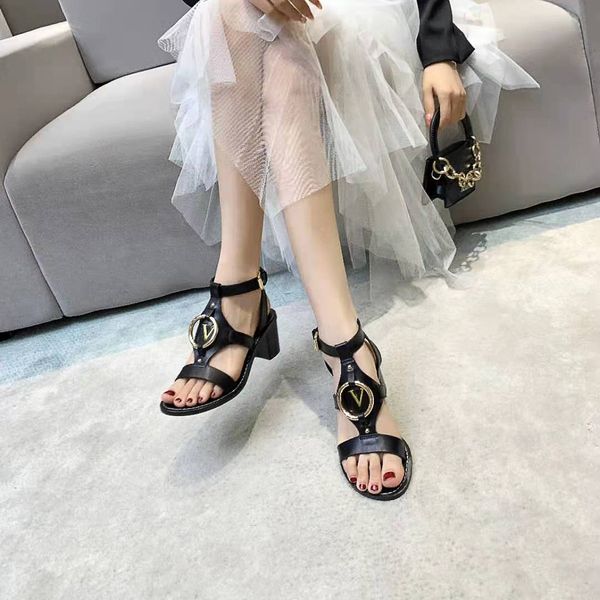 new designer women genuine leather metal decoration sandals t-strap sandal spring summer high heels shoes ladies party shoes black brown wit
new designer women genuine leather metal decoration sandals t-strap sandal spring summer high heels shoes ladies party shoes black brown wit