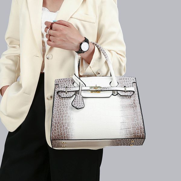 70% off luxury design new fashion women's handbag in summer 2021 x3jp