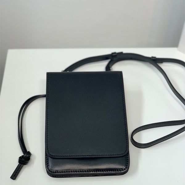 2020 new style smooth calfskin color matching lined with suede leather removable shoulder strap for fanny pack the size of portable 21650 fa
2020 new style smooth calfskin color matching lined with suede leather removable shoulder strap for fanny pack the size of portable 21650 fa