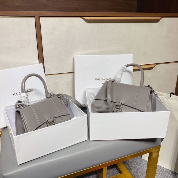 female hourglass bag single shoulder cross carrying portable korean version of versatile network red star 
female hourglass bag single shoulder cross carrying portable korean version of versatile network red star