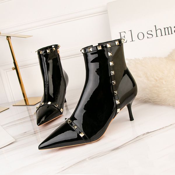 dress shoes ankle boots women autumn winter patent leather high heels ladies pointed toe rivet punk black white martin eq55
dress shoes ankle boots women autumn winter patent leather high heels ladies pointed toe rivet punk black white martin eq55