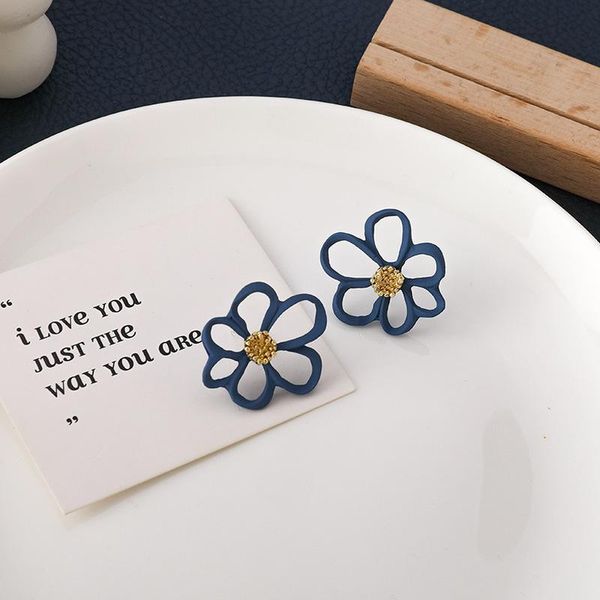 stud 2021 trendy female jewelry temperament simple metal texture hollow blue flower earrings fashion women's accessories, Golden;silver
stud 2021 trendy female jewelry temperament simple metal texture hollow blue flower earrings fashion women's accessories, Golden;silver