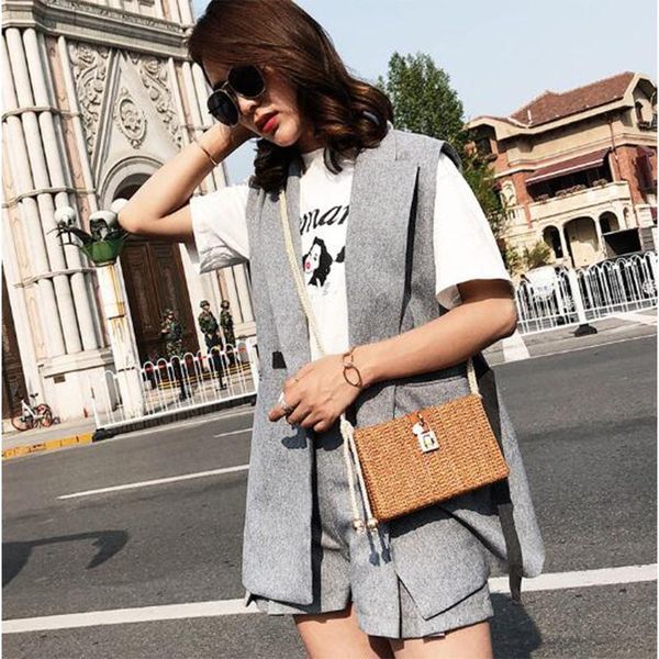 evening bags 2021 handmade straw shoulder summer women's woven rattan bag vintage beach cross body female lock handbag with flowers
evening bags 2021 handmade straw shoulder summer women's woven rattan bag vintage beach cross body female lock handbag with flowers