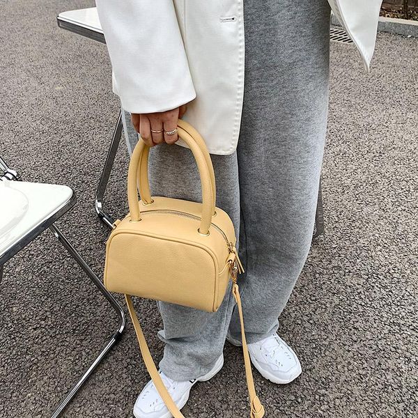 evening bags fashion trendy box design pu leather pillow crossbody shoulder bag for women 2021 solid color mini cute totes and handbags
evening bags fashion trendy box design pu leather pillow crossbody shoulder bag for women 2021 solid color mini cute totes and handbags