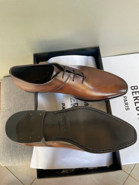 2022 new beautiful mens designer genuine leather wonderful loafers shoes ~ new mens designer loafers shoes eu size 39-44, Red;white
2022 new beautiful mens designer genuine leather wonderful loafers shoes ~ new mens designer loafers shoes eu size 39-44, Red;white