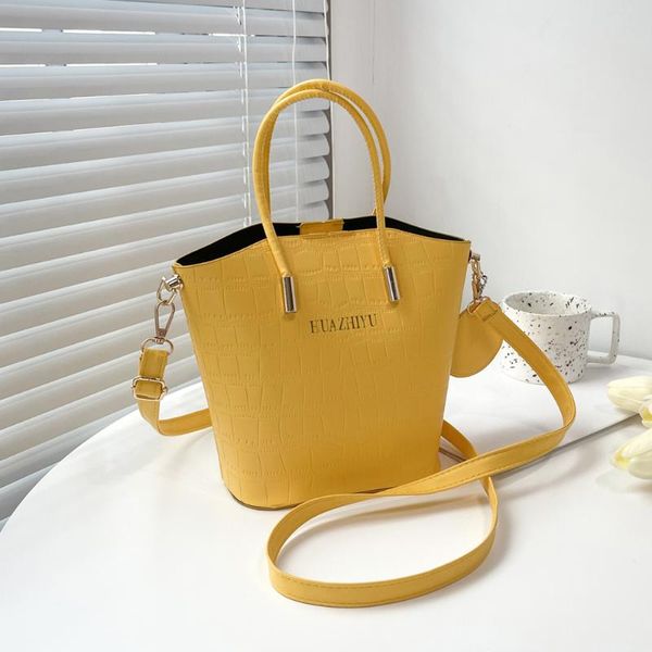 cross body 2021 summer women's bag fashion bucket stone pattern shoulder casual ladies small handbag with round pendant 
cross body 2021 summer women's bag fashion bucket stone pattern shoulder casual ladies small handbag with round pendant