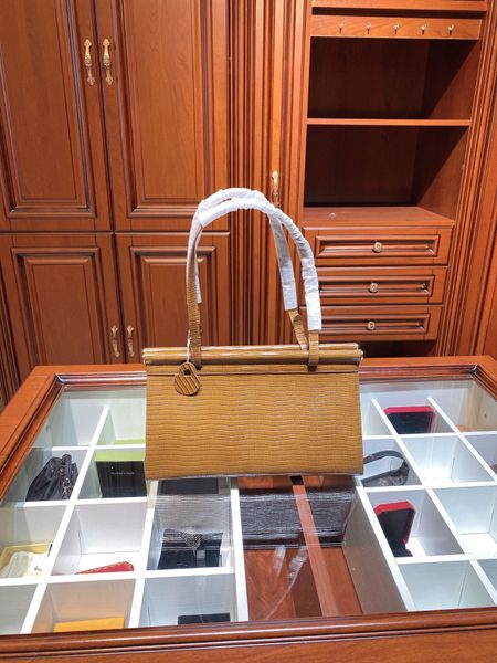 amazing 2022 luxurys designers bags ladies totes shoulder bag mini 17cm red black handbag artwork messenger women fashion handbags cross bod
amazing 2022 luxurys designers bags ladies totes shoulder bag mini 17cm red black handbag artwork messenger women fashion handbags cross bod