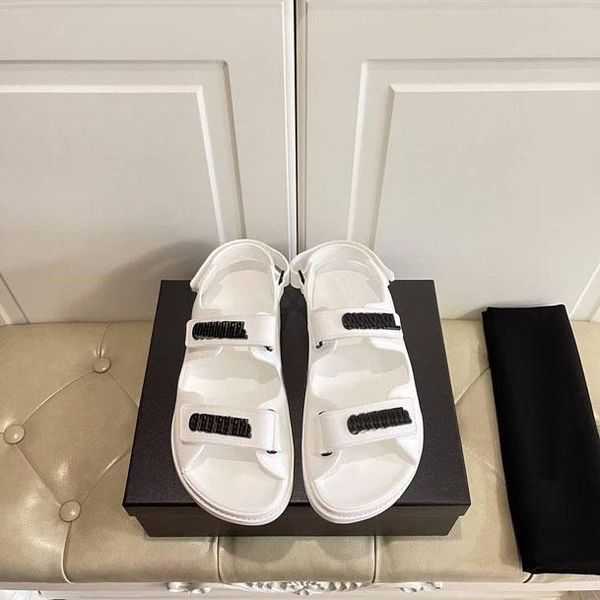 factory direct sales of fashion female platform sandals red jelly color lazy velcro convenient tourist street, comfortable luxury box 35-40, Black
factory direct sales of fashion female platform sandals red jelly color lazy velcro convenient tourist street, comfortable luxury box 35-40, Black