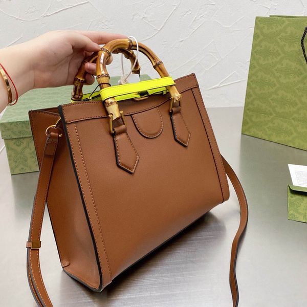 luxurys designers ladies clutch bamboo bag artwork women handbag fashion handbags mother shoulder large capacity bags brand letter printing
luxurys designers ladies clutch bamboo bag artwork women handbag fashion handbags mother shoulder large capacity bags brand letter printing