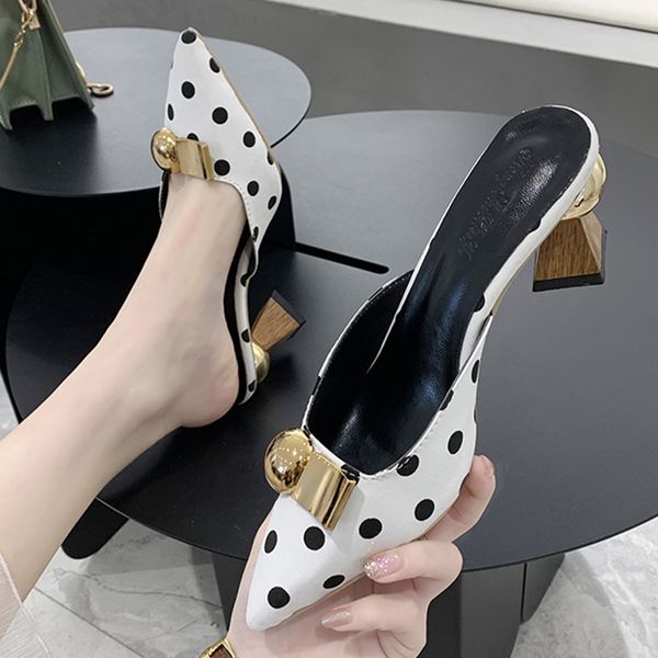 2021 autumn chic dot high heels women slippers metal buckle black white dots pointed toe ladies elegant ladies pumps shoes mmm
2021 autumn chic dot high heels women slippers metal buckle black white dots pointed toe ladies elegant ladies pumps shoes mmm