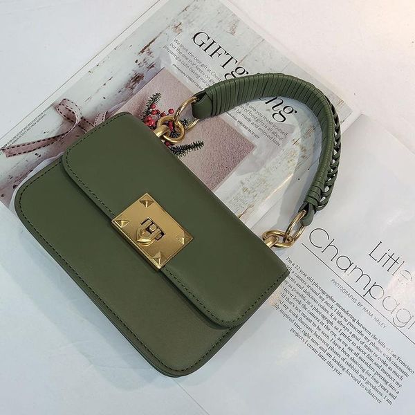 evening bags retro solid color high-end sense of woven hand-held ladies fashion all-match one-shoulder messenger bag
evening bags retro solid color high-end sense of woven hand-held ladies fashion all-match one-shoulder messenger bag